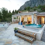 Charmantes Ferienhaus In Makarska Mit Meerblick